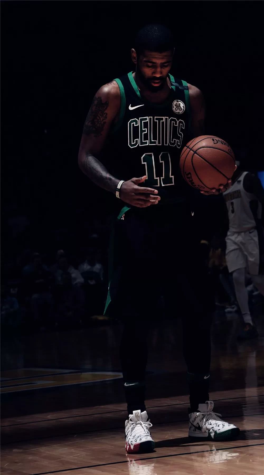 中展现出 中展现出